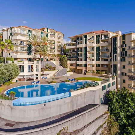 Formosa Iii By An Island フンシャル