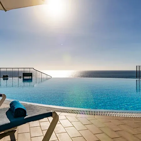 Formosa Iii By An Island 丰沙尔